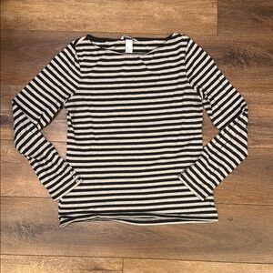 H&M women’s long sleeve size Large.